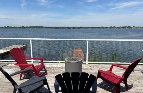 Scugog House | Waterfront Cottage Near Toronto Private Dock, Water Crafts, BBQ Wi-Fi - Sleeps 4