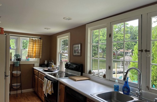 Niverville House | Waterfront cottage on quiet lake with private beach