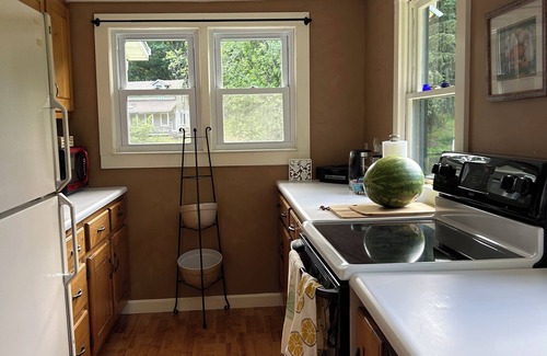 Niverville House | Waterfront cottage on quiet lake with private beach