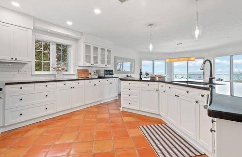 Meaford House | Waterfront Cottage on Georgian Bay w/Hot Tub
