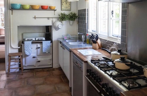 Corfe House | Waterfront Cottage on the Beach In Beautiful Dorset Countryside Sleeps 12