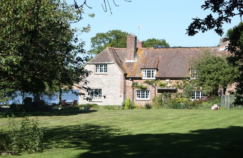 Corfe House | Waterfront Cottage on the Beach In Beautiful Dorset Countryside Sleeps 12