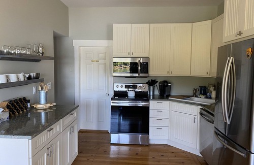 Boothbay House | Waterfront Cottage on Tidal Cove with Dock