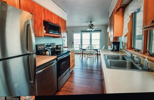 Henderson Cottage | Waterfront Cottage On Beautiful Whites Bay