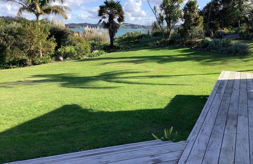 Parua Bay Cottage | Waterfront Cottage Parua Bay. Beaches, mountains.Walking distance to shops
