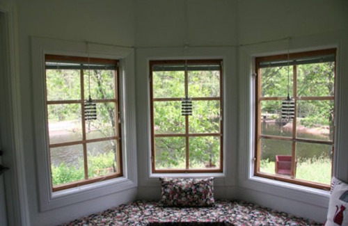 Skillingaryd Ski Chalet | Waterfront cottage with fishing opportunities