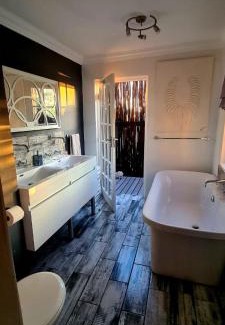 Metsimaholo Hotel | Waterfront Cottage Stand 122