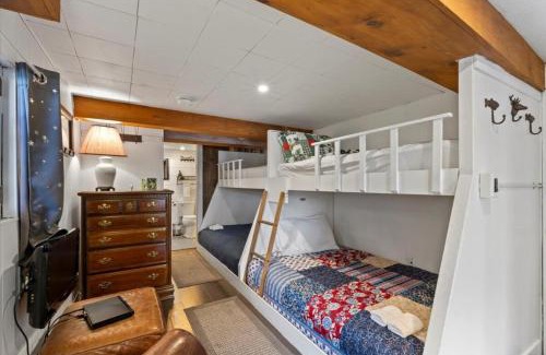 Acton Apartment | Waterfront Cottage