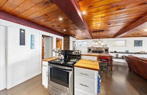 Acton Apartment | Waterfront Cottage