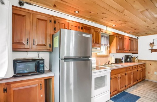Swengel Cabin | Waterfront cottage with hot tub, & fire pit. Pet friendly.