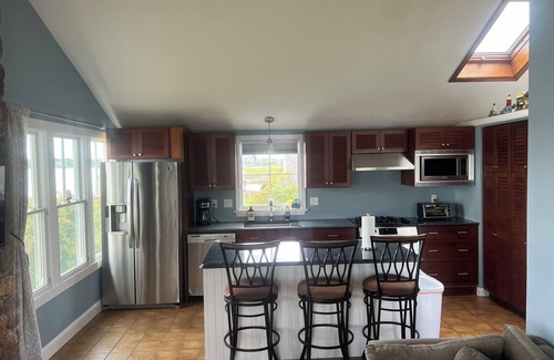 Narragansett Cottage | Waterfront Cottage on Salt Pond in the Heart of Narragansett