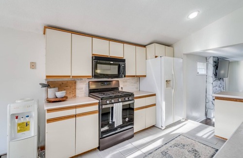 Dexter House | Waterfront Cottage w/Barrel sauna & Fishing Pier