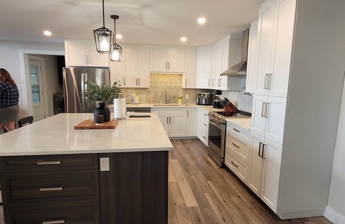 North Algona Wilberforce Cottage | Waterfront Cottage with Hot Tub and Sunset