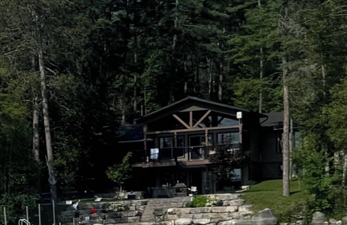 North Algona Wilberforce Cottage | Waterfront Cottage with Hot Tub and Sunset