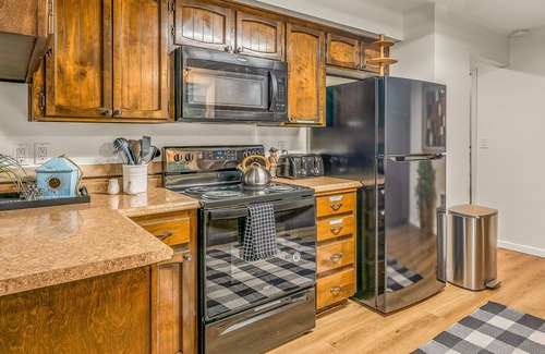Longview Cottage | Waterfront Cottage w/ Large Covered Porch, BBQ, and Fire Pit