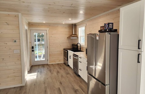 Bluewater Cottage | Waterfront Cottage with Private Beach Access - Newly Renovated!