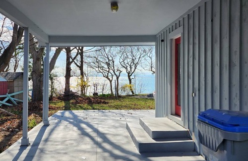 Bluewater Cottage | Waterfront Cottage with Private Beach Access - Newly Renovated!