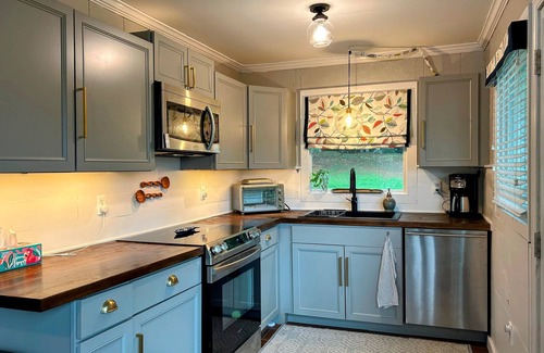 Hardwick House | Waterfront cottage with private two-story boat dock