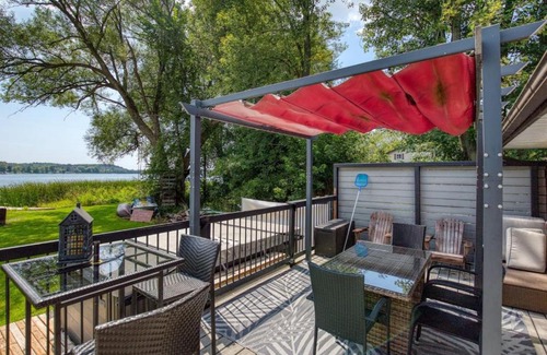 Quinte West House | Waterfront Cottage with Swim Spa, BBQ, and Boat Dock
