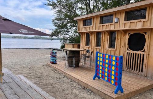 Ryerson House | Waterfront cottage with hot tub & private beach in Muskokas