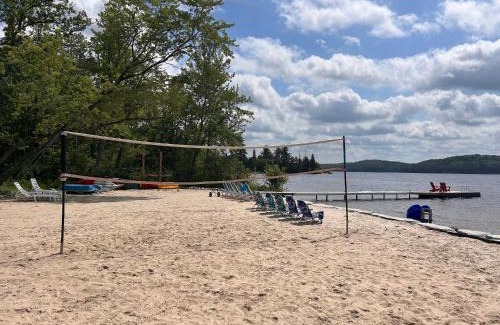 Ryerson House | Waterfront cottage with hot tub & private beach in Muskokas