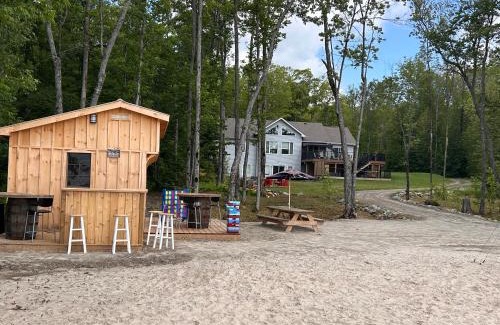 Ryerson House | Waterfront cottage with hot tub & private beach in Muskokas