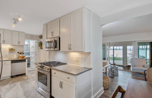 Town of Owasco Cottage | Waterfront Cottage with fireplace located directly on Owasco Lake.