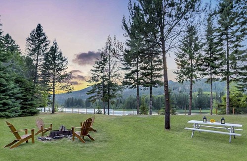 Priest River House | Waterfront cottage with private dock