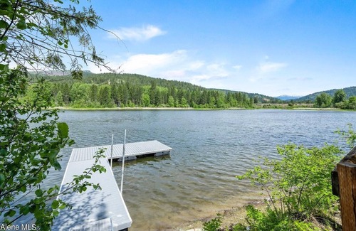 Priest River House | Waterfront cottage with private dock