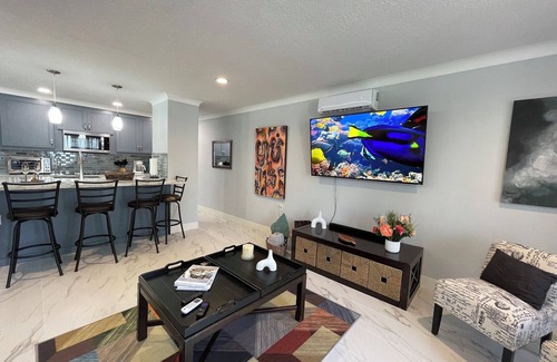 Walden on Lake Conroe Condo | Waterfront Cozy and comfortable ground floor 1 bedroom condo sleep 4