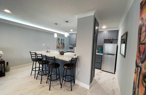 Walden on Lake Conroe Condo | Waterfront Cozy and comfortable ground floor 1 bedroom condo sleep 4