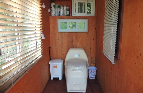 Grey Highlands Cabin | Waterfront cozy cabin on private trout lake