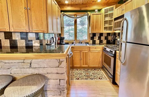 Newbury Cabin | Waterfront cozy cabin near Mt. & Lake Sunapee