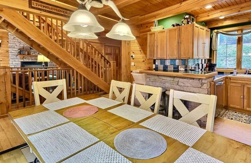 Newbury Cabin | Waterfront cozy cabin near Mt. & Lake Sunapee