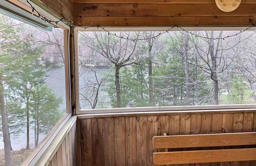 Newbury Cabin | Waterfront cozy cabin near Mt. & Lake Sunapee