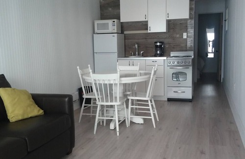 Sauble Beach Cottage | Waterfront, cozy, clean one bedroom, newly renovated cottage