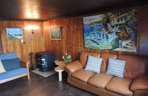 Grey Highlands Cottage | Waterfront cozy cottage on private trout lake