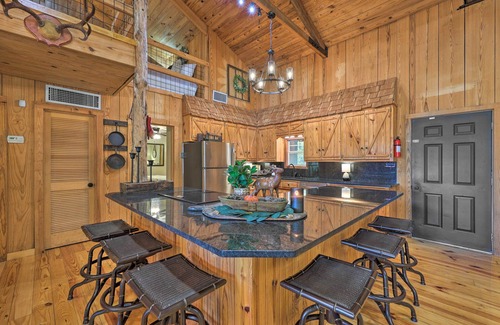 Arkadelphia House | Waterfront Deck: Home on Ouachita River!