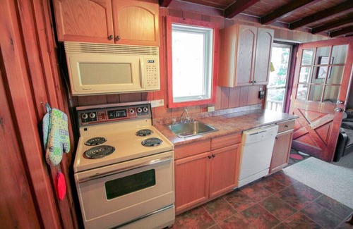 Seguin Cottage | Waterfront Deluxe 3 Bedroom Cottage near Muskoka