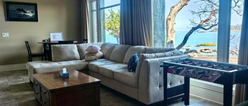 Regional District of Nanaimo House | Waterfront deluxe private room