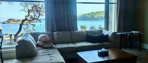 Regional District of Nanaimo House | Waterfront deluxe private room