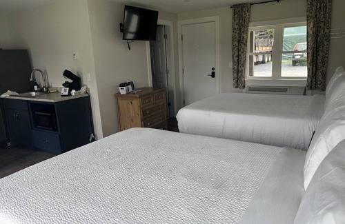 Greenville Junction Hotel | Waterfront-Direct ATV Access-Mountain View
