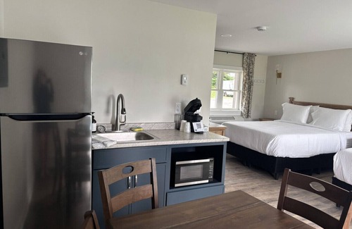 Greenville Junction Hotel | Waterfront-Direct ATV Access-Mountain View