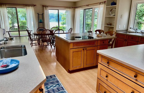 Easton House | Waterfront,Dock,Pool.Private Point in Estate Area. Minutes from Everything!