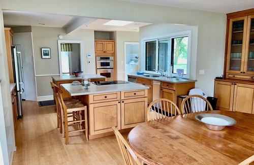Easton House | Waterfront,Dock,Pool.Private Point in Estate Area. Minutes from Everything!