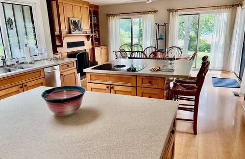 Easton House | Waterfront,Dock,Pool.Private Point in Estate Area. Minutes from Everything!