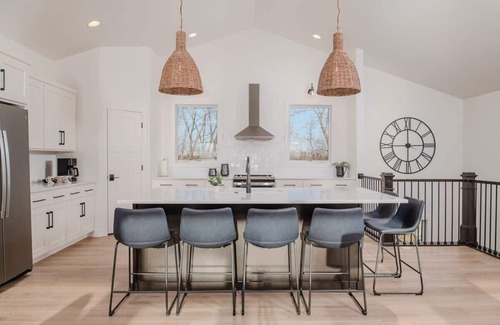 Larsen House | Waterfront, Dock, Sleeps 8, EV Charger