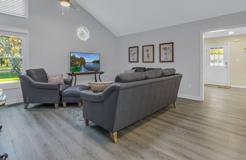 Reedville House | Waterfront dog-friendly 1-story w/ fenced yard, rec room, dock @Little Wicomico