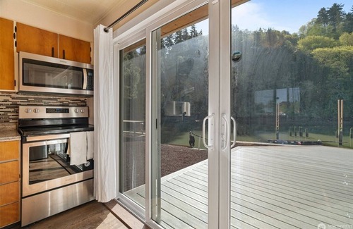 Aberdeen House | Waterfront, Dogs OK!, Fenced, Fishing, Kayaks, Hot tub, W/D, Smores, Crab Pots