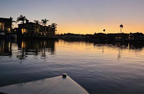 Discovery Bay House | Waterfront Elegance